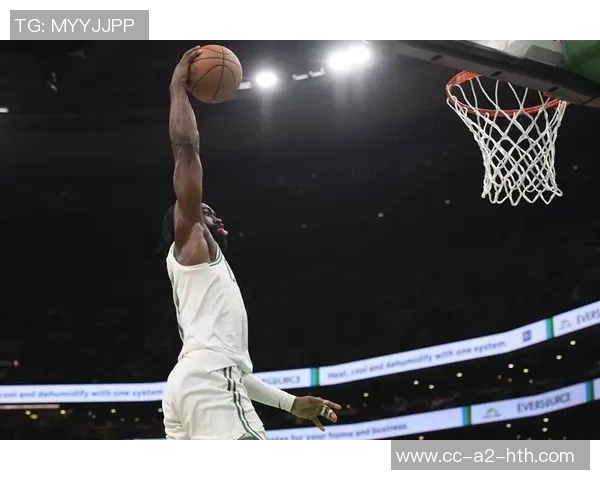 马祖拉强调防守文化的重要性杰伦布朗积极指导年轻球员成长 马祖拉强调防守文化的重要性杰伦布朗积极指导年轻球员成长